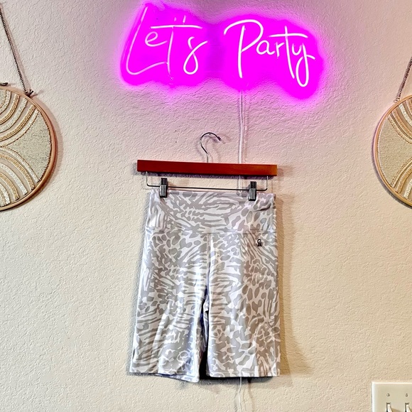 GOOD AMERICAN metallic bike short - Picture 4 of 7